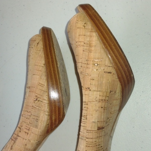 Stuart weitzman  cork heel size   8 and 1/2 - Picture 4 of 16